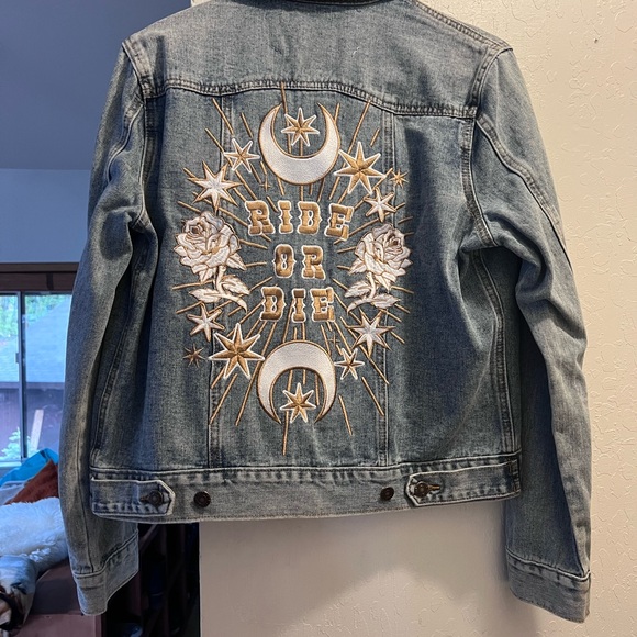 Rue De Seine Jackets & Blazers - RUE DENIM Light Wash Classic Denim Jacket